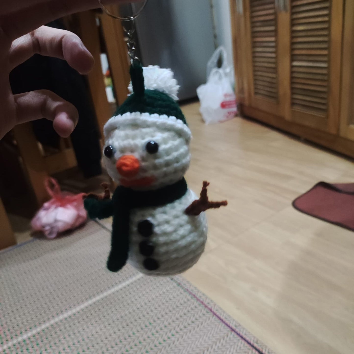 Cute Christmas Snowman Keychain - A Festive Decoration