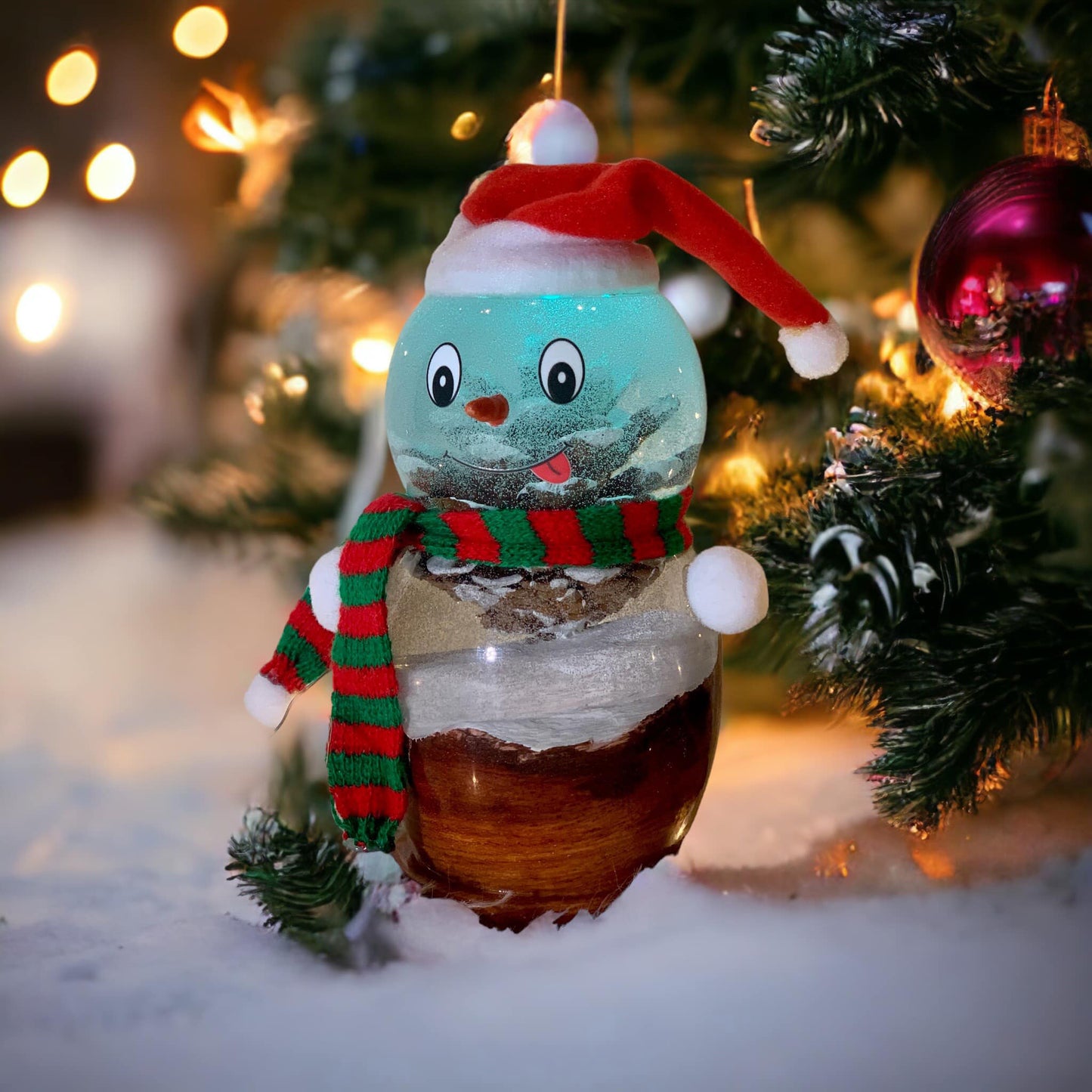 Epoxy Snowman Lamp Combines Natural Wood With Led Lights