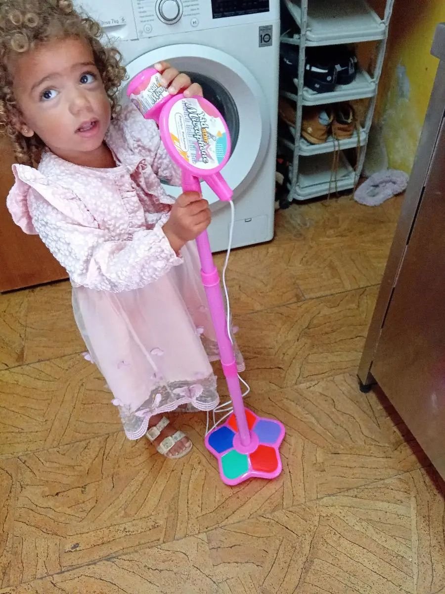 Kids Karaoke Microphone Toy with Stand Design and Colorful LED Lights, Safe for Ages 3+