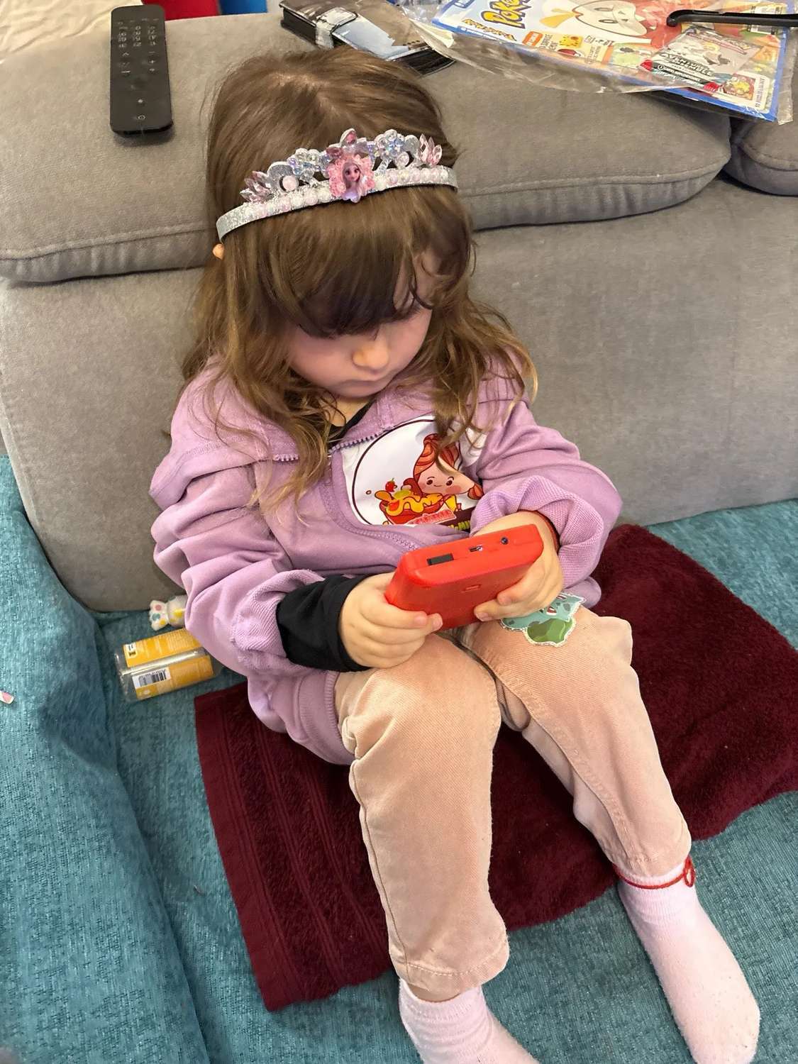 Retro Game Console with 400 Built-in Classic Games, TV Connectivity and Compact Design