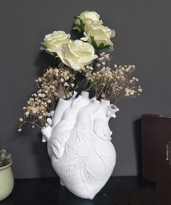 Creative Heart Vase with Human Statue for Valentine’s Day or Christmas Gift