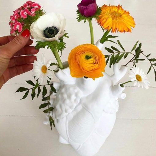 Creative Heart Vase with Human Statue for Valentine’s Day or Christmas Gift