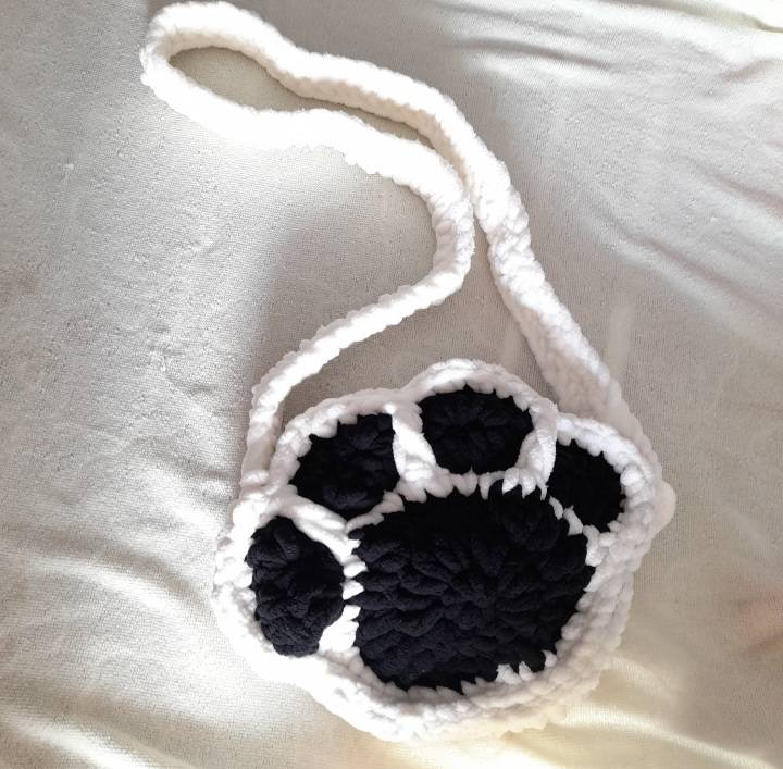 Handmade-Adorable-Black-White-Cat-Paw-Hand-Knitted-Bag-1.jpg