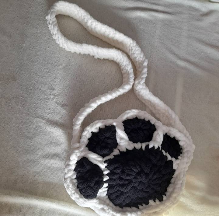Handmade-Adorable-Black-White-Cat-Paw-Hand-Knitted-Bag-2.jpg