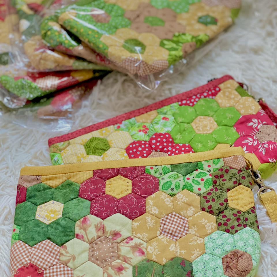 Handmade-Leather-Wallet-with-Exquisite-Fabric-Patchwork-1.jpg