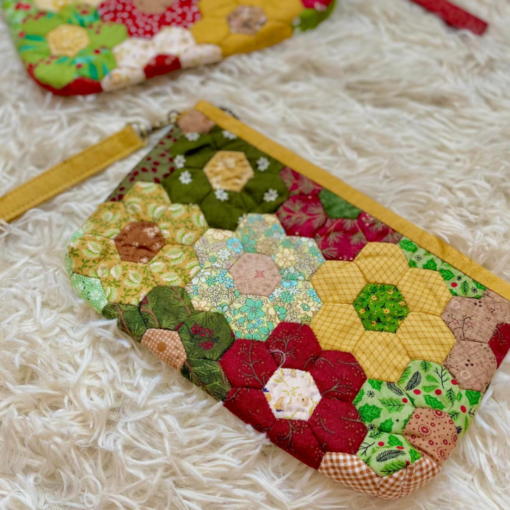 Handmade-Leather-Wallet-with-Exquisite-Fabric-Patchwork-1.png